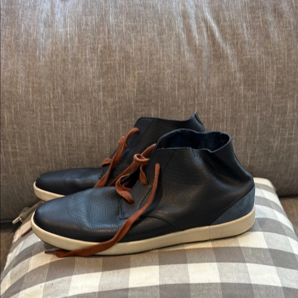 Nike Navy Leather Chukka Boots with Brown Laces